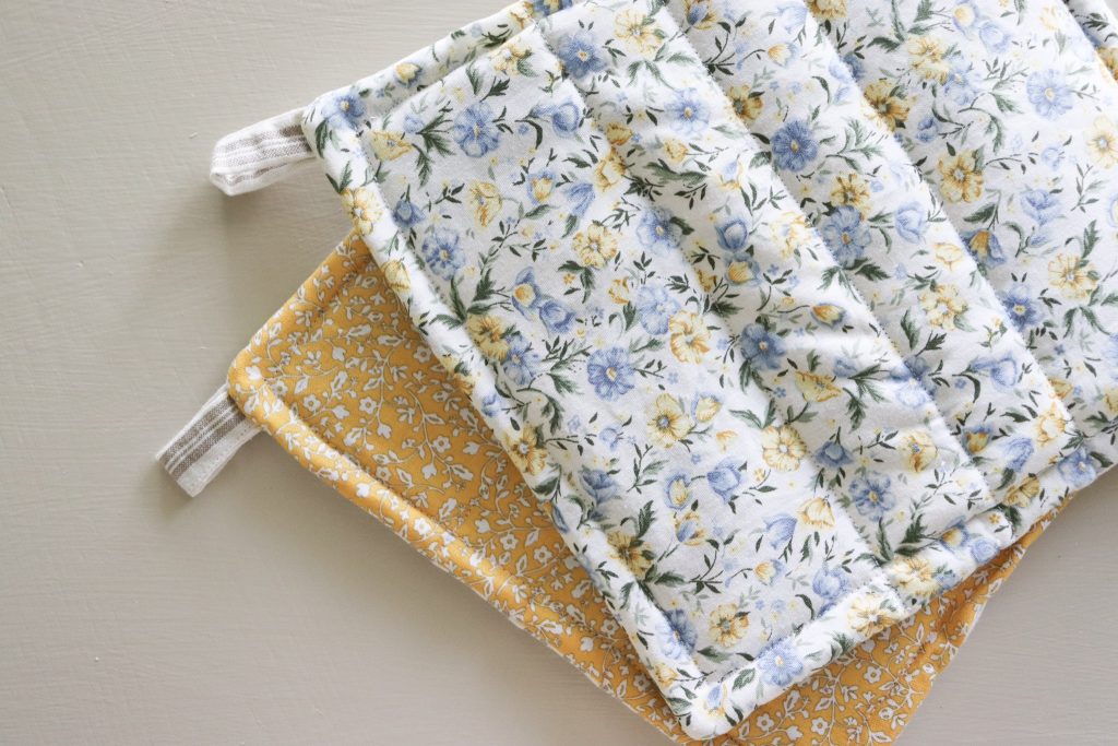 How to make a potholder with scrap fabric